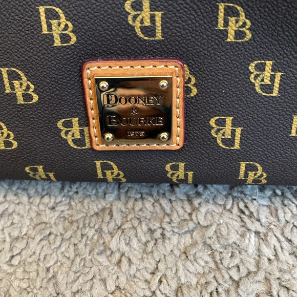 Dooney & Bourke purse - Picture 2 of 3